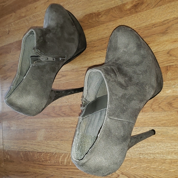 Free w Purchase Mossimo Platform Bootie Gray 6 1/2 - Picture 2 of 12